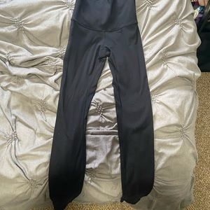 Lulu black pant wonder under !